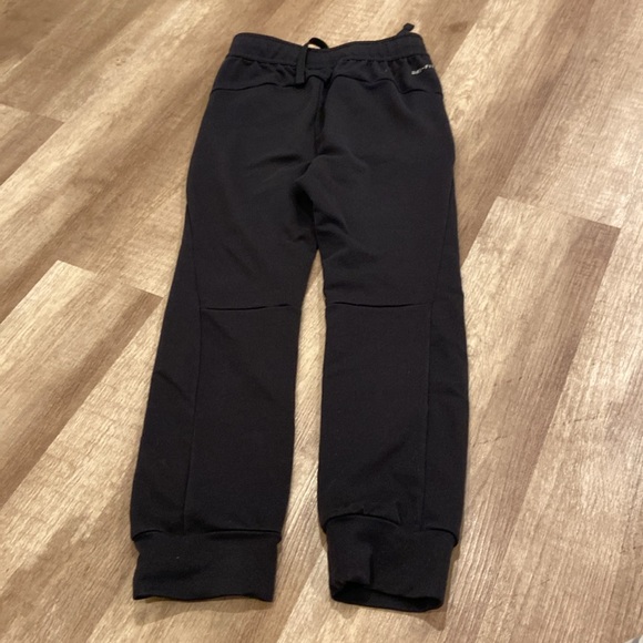 (5 for $25) kids Nike black jogger with zippered pockets - Picture 5 of 9